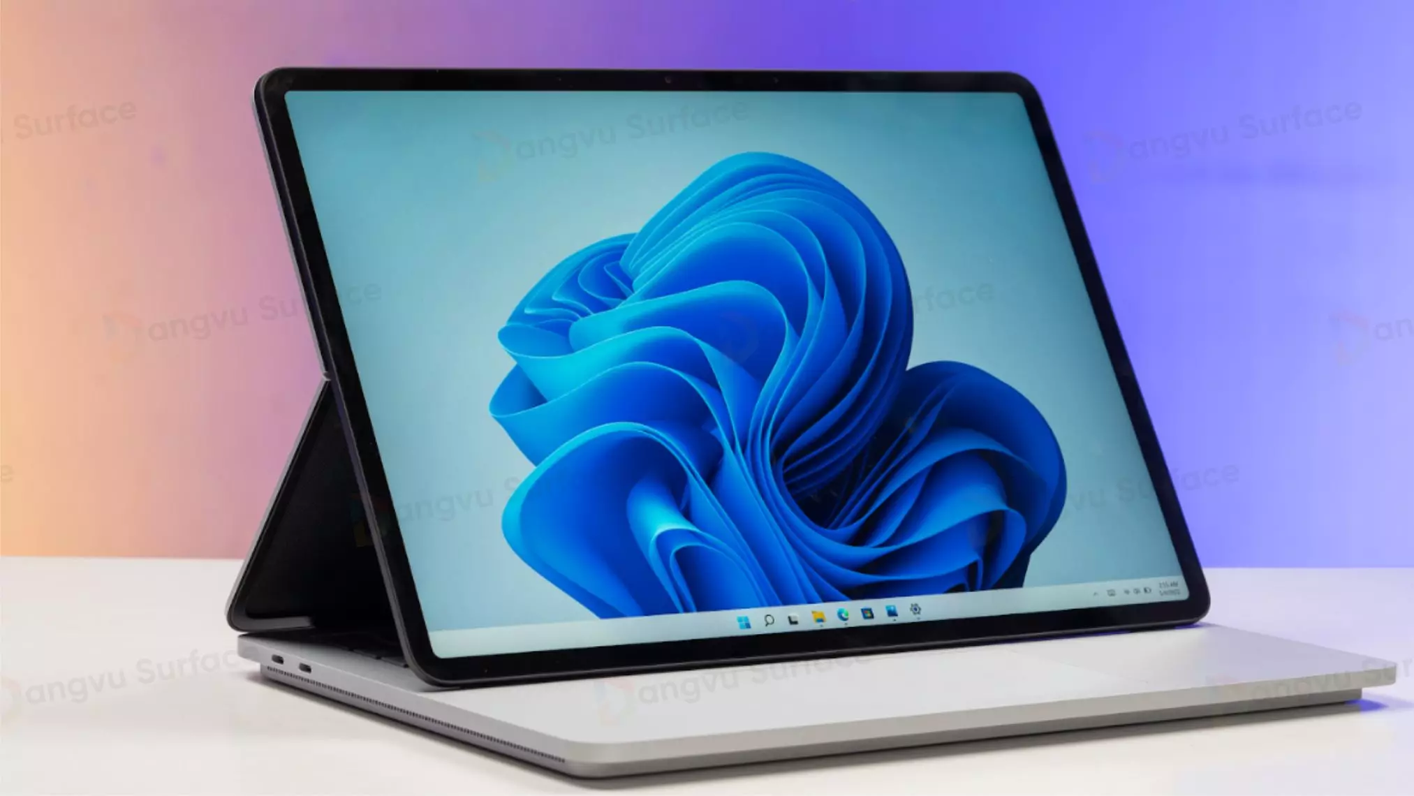 Surface Laptop Studio 2 là sản phẩm máy tính xách tay thuộc phân khúc cao cấp và được tung ra thị trường vào 9/2023