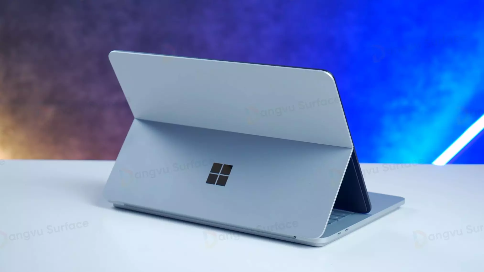 Surface Laptop Studio 2 được hoàn thiện từ chất liệu vỏ nhôm nguyên khối cao cấp