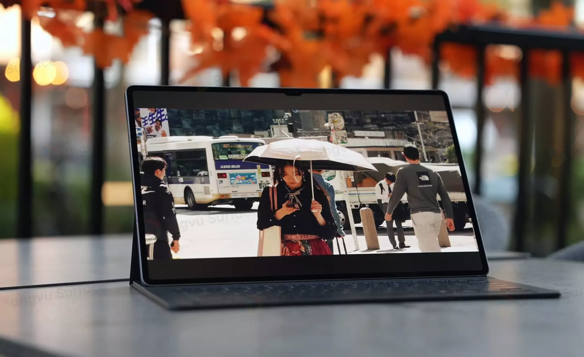 Màn hình Tab S10 Ultra có chất lượng hiển thị vượt trội hơn hẳn Microsoft Pro 12 inch