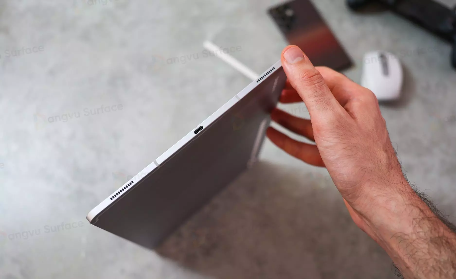Cổng USB-C duy nhất trên Samsung Galaxy Tab S10 Ultra