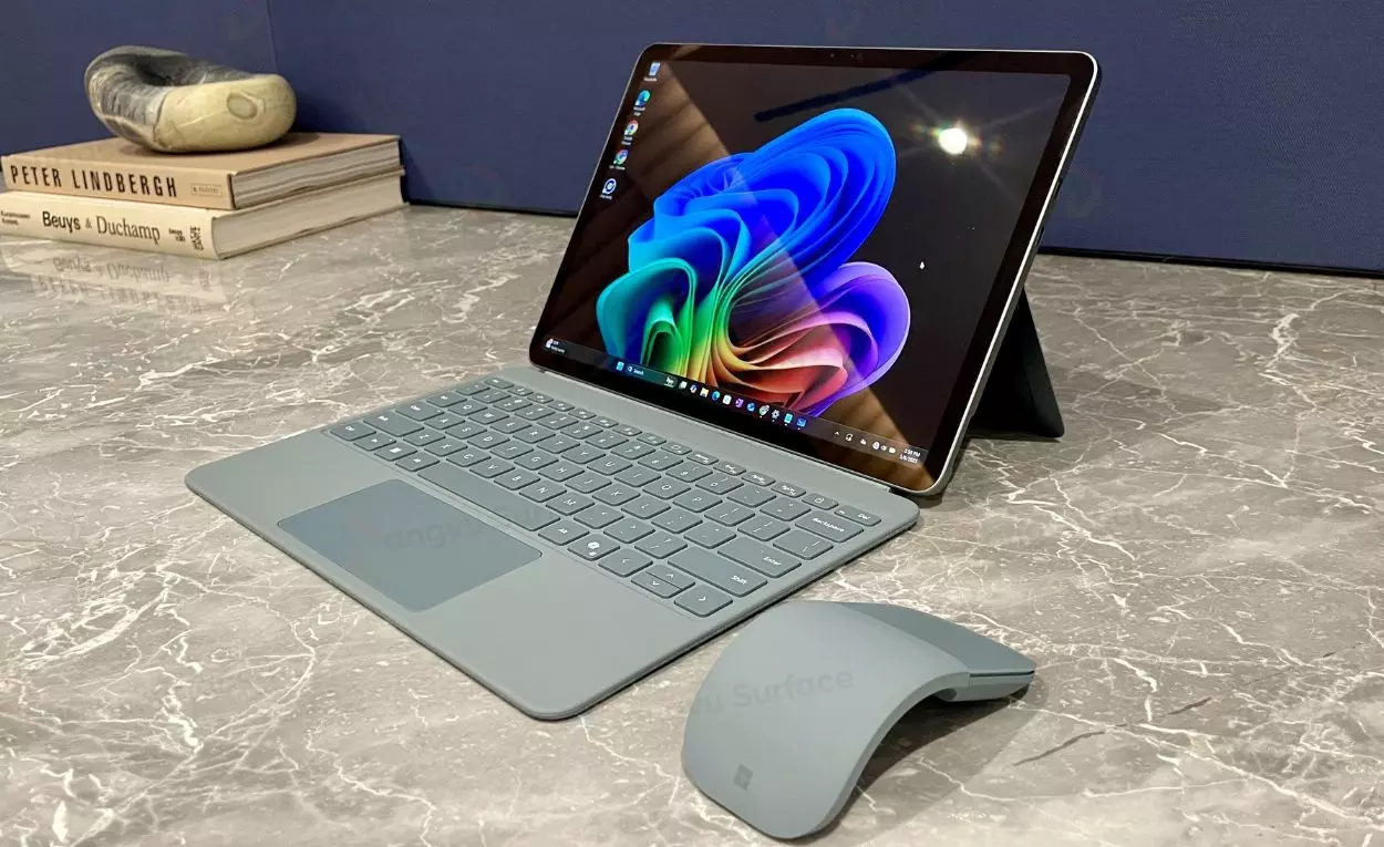 Surface Pro 12 inch phù hợp với người dùng văn phòng, sinh viên hoặc những ai cần thiết bị có tính di động cao