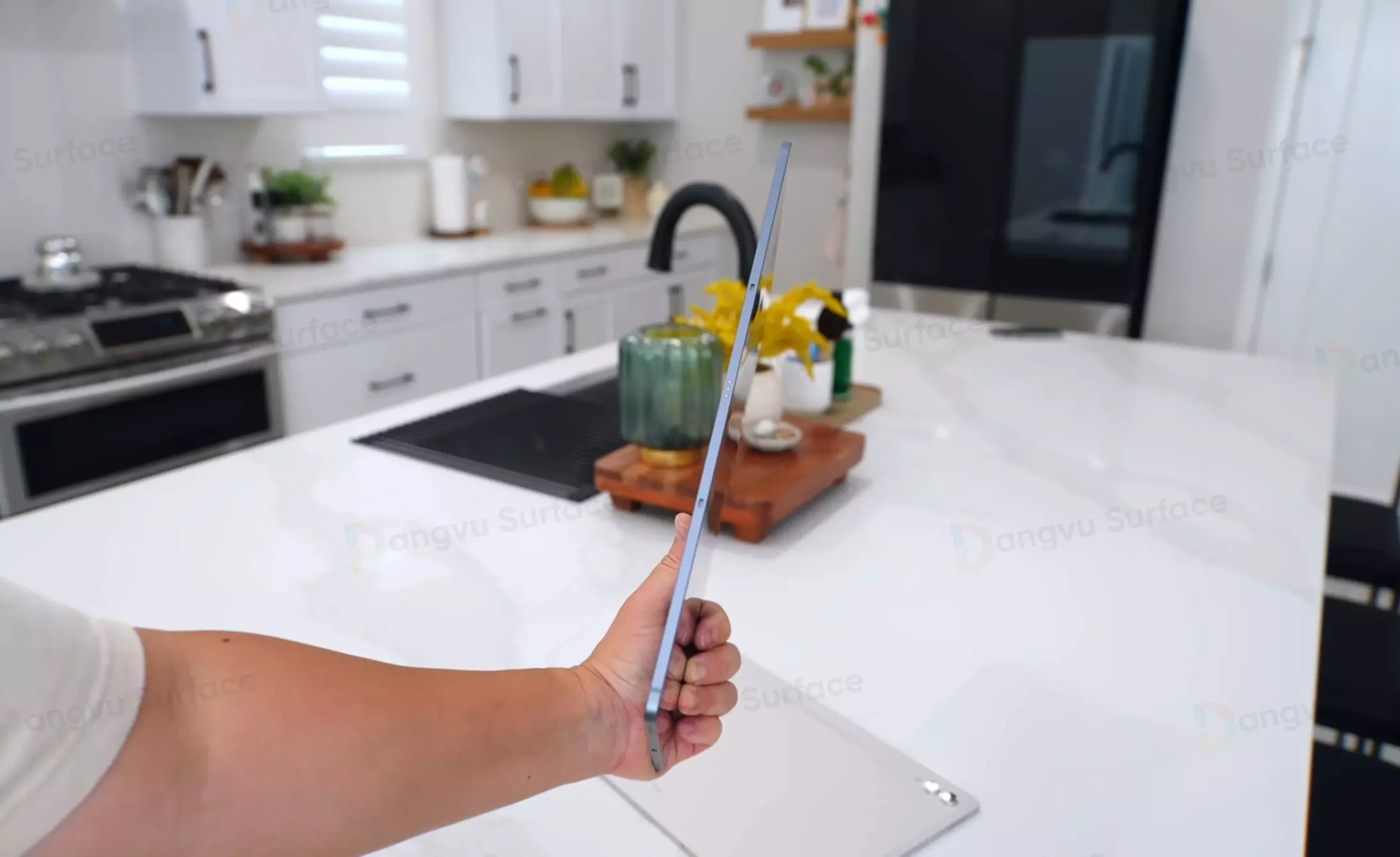 Thiết kế siêu mỏng với độ dày chỉ 5.4mm