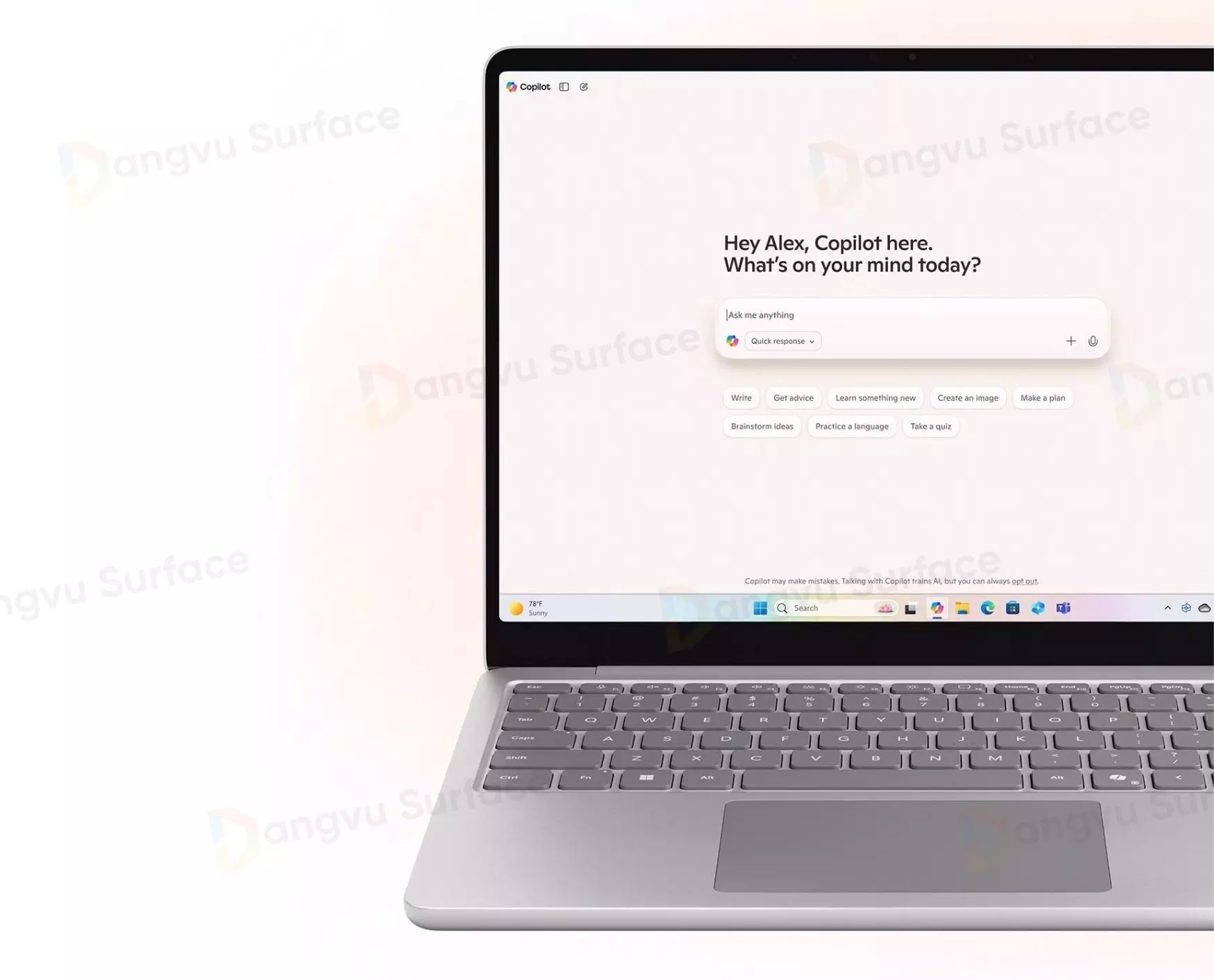 Surface Laptop 13 inch chạy trên hệ điều hành Windows 11 Pro