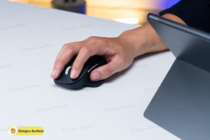 Tiếng click chuột khá là to là một nhược điểm đáng tiếc