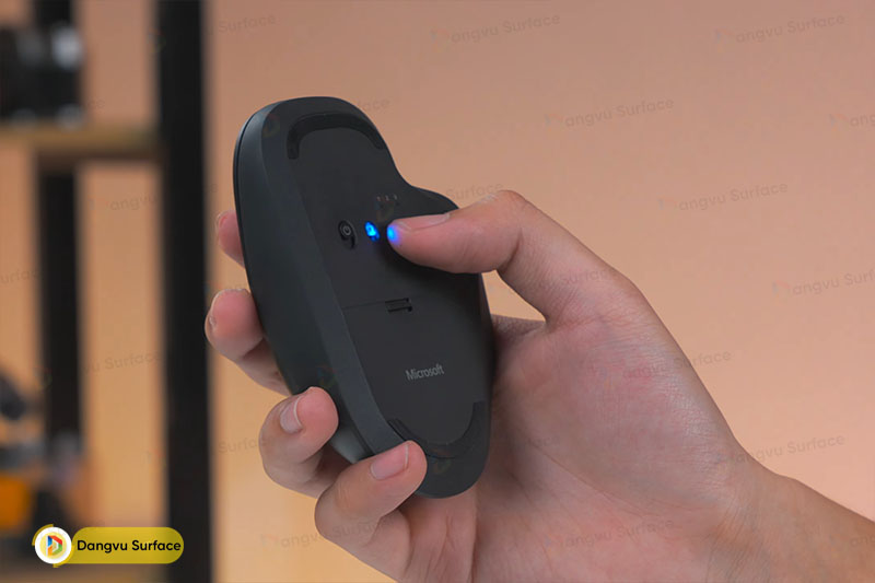 Bluetooth® Ergonomic Mouse sử dụng công nghệ Bluetooth 5.0, giúp kết nối ổn định và nhanh chóng