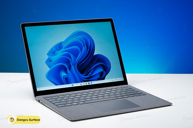 Màn hình ở những chiếc laptop cao cấp thế hệ cũ đáng giá và chất lượng