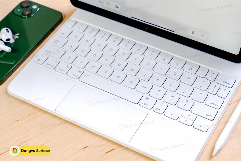 Bàn phím và bút phải mua riêng để sử dụng