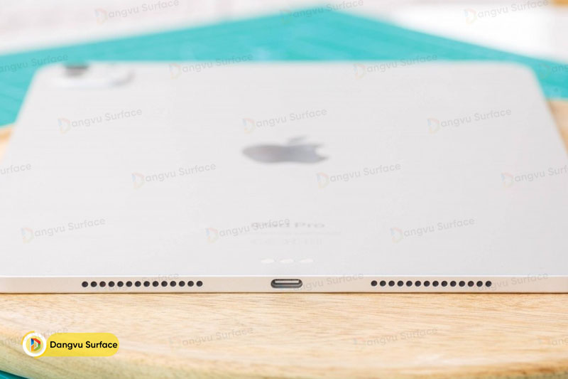 Cổng Thunderbolt 4 trên iPad Pro