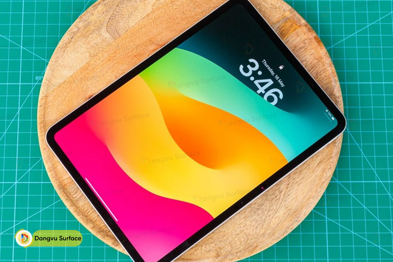 iPad Pro vượt trội hơn hẳn khi sở hữu màn hình OLED