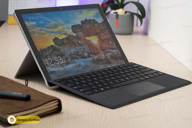 Win 10 là món quà đặc biệt mà tất cả người dùng của Surface đều được sử dụng vĩnh viên.