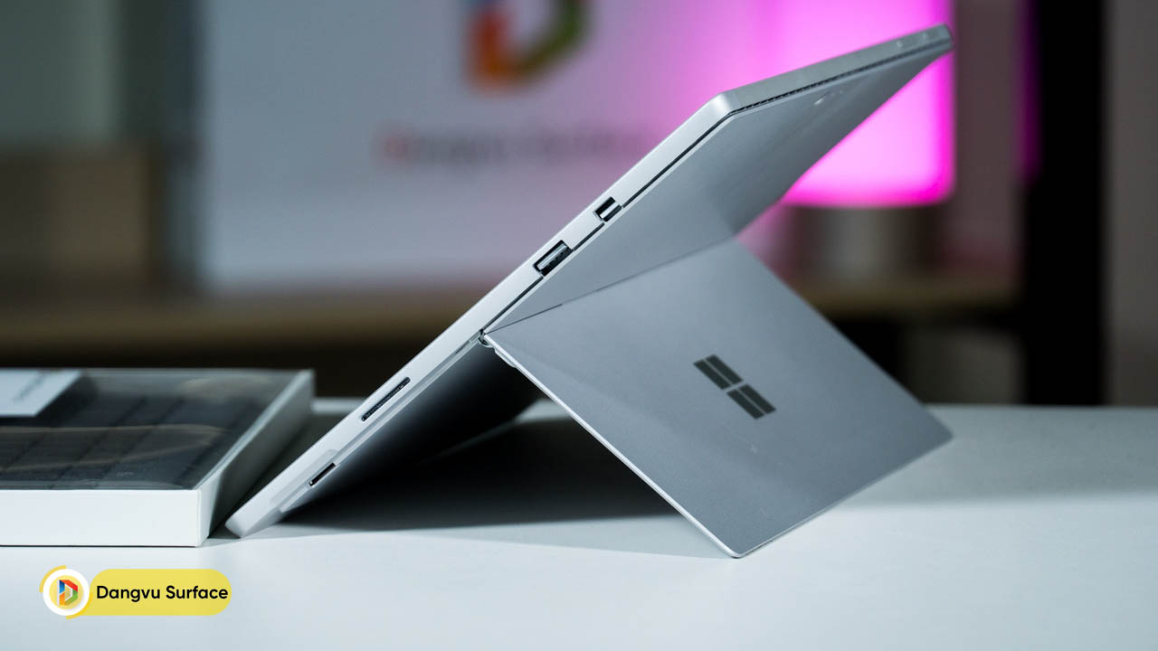 Bản lề Kickstand trên Surface Pro 6 khác gì so với đời cũ
