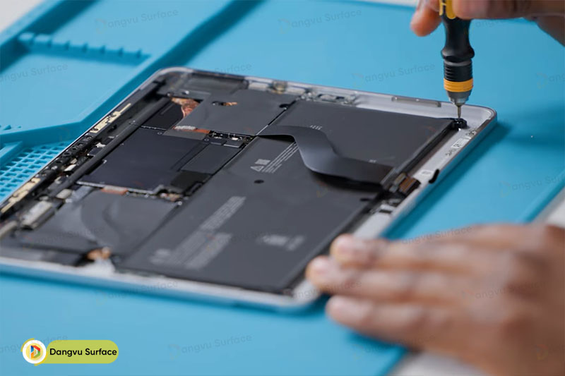 pin Li-Ion được sử dụng trong Surface Pro 12 có dung lượng 38,2 watt giờ