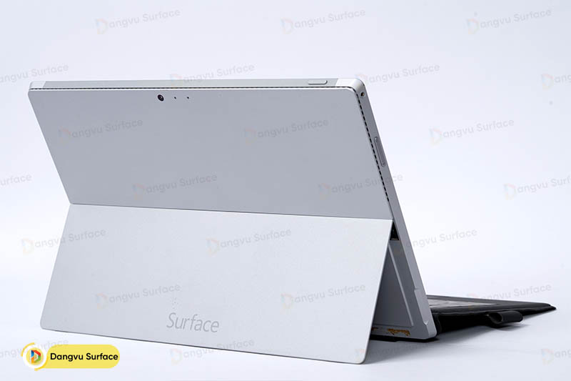 Surface Pro 3 là thiết bị lâu đời nhất trong phân khúc này
