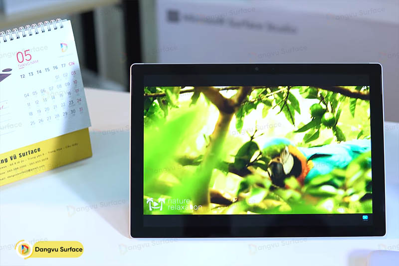 Surface Pro 5 thì đời cao hơn Pro 3 và đương nhiên có một vài thứ tốt hơn
