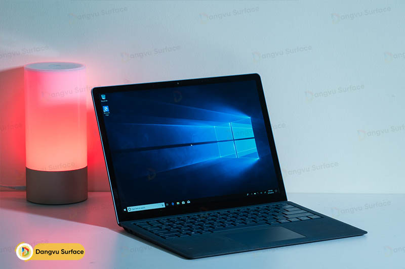 Tuy có 1 số điểm không bằng Surface Pro 5 nhưng chiếc Laptop này đắt hơn vì nó đẹp bắt mắt