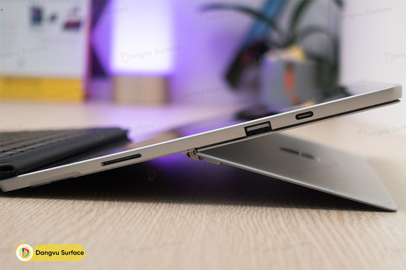 Nhìn chung thì Surface Pro 7 sở hữu đầy đủ các cổng kết nối cơ bản
