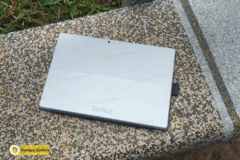 Surface Pro 3 là một trong những dòng Surface chạy SSD đầu tiền của Microsoft