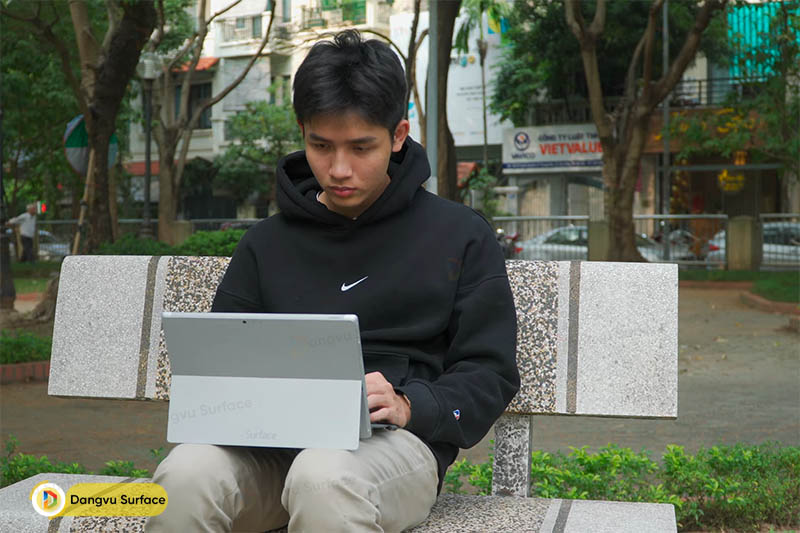 Mỏng nhẹ, giá hợp lý, phù hợp với mọi đối tượng