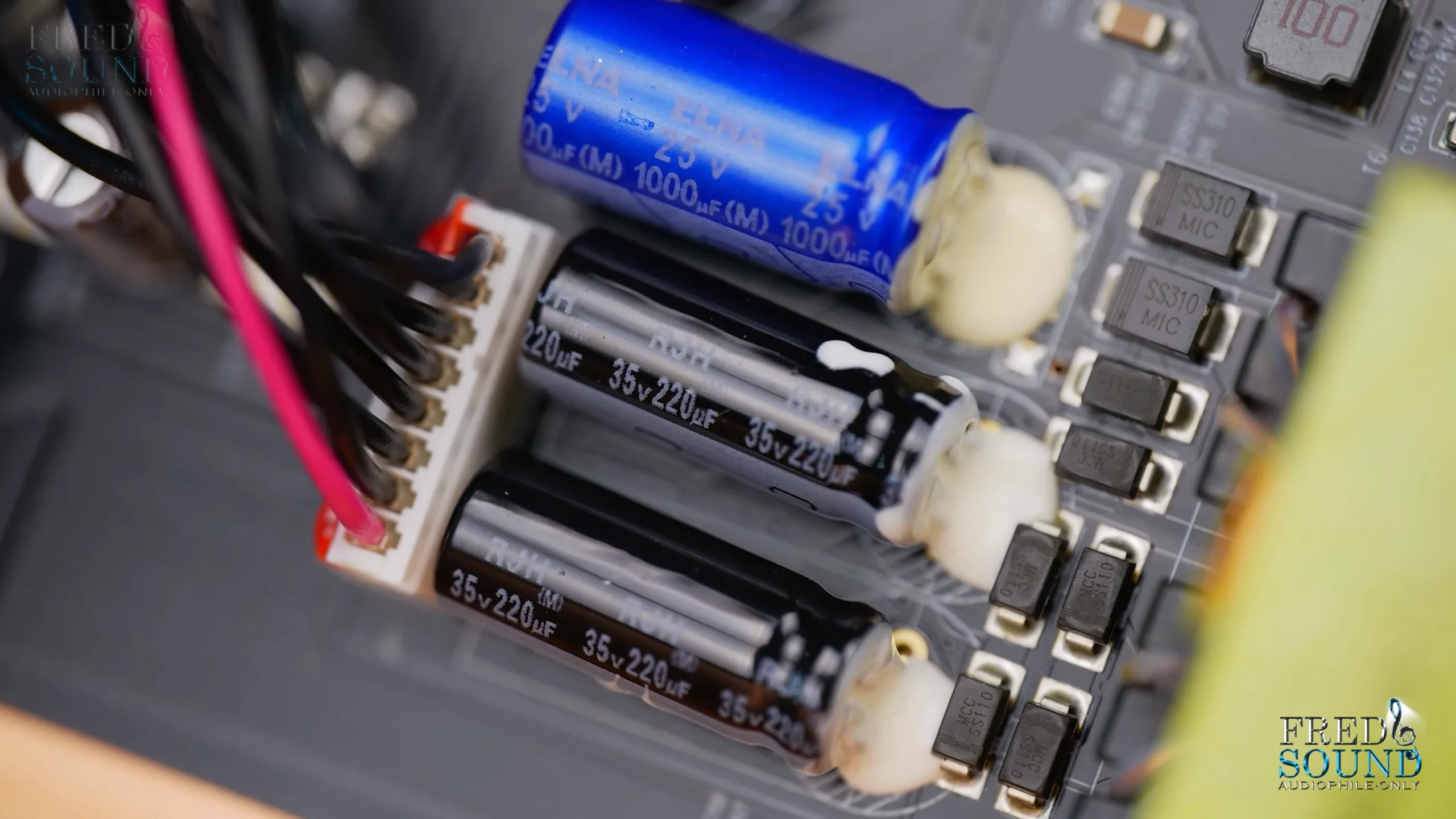 Tụ điện bên trong Goldhorn P2 Pro DSP
