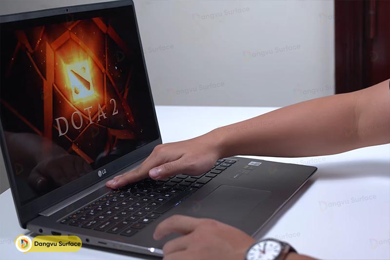 Giải trí trên LG ULTRA PC cũng không tồi