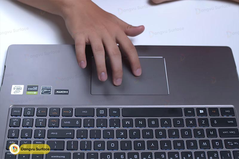 LG ULTRA PC có trackpad, to rộng, mềm mịn xịn thơm