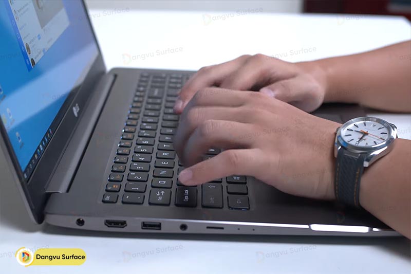 LG ULTRA PC sở hữu bàn phím Numlock được cho là làm giảm diện tích bàn phím, không cần thiết trên 1 Ultra Book