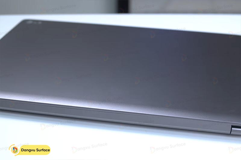 LG ULTRA PC có thiết kế tối giản nhưng vẫn mang hơi hướng hiện đại