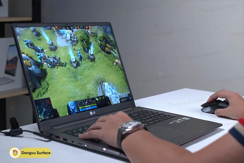 Chơi game khá thú vị trên LG ULTRA PC