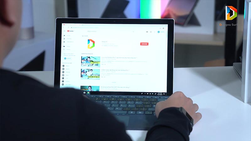 Surface cũng có 1 ưu điểm ổn định và mượt mà
