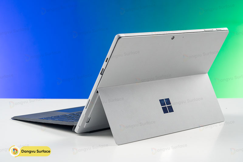 Cổng kết nối hiện tại trên Surface Pro 7