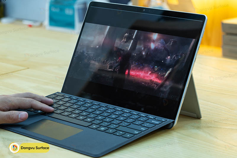 Màn hình Surface Pro 8 được nâng cấp vượt bậc 