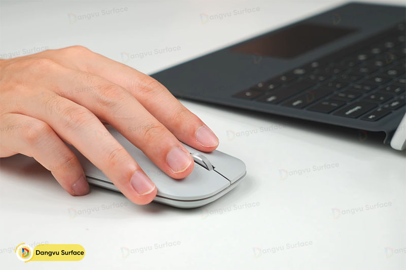Chuột hoạt động êm ái trên mọi mặt phẳng