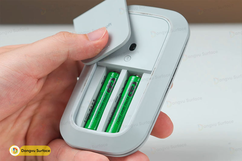 Chuột hoạt động nhờ vào năng lượng của 2 cục Pin AAA