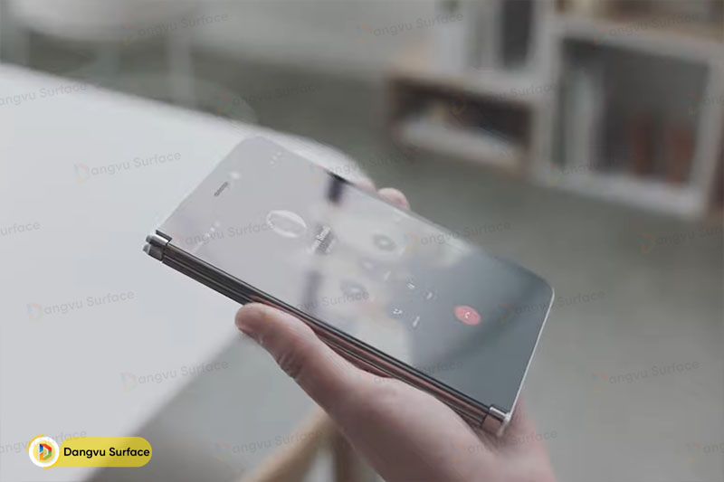 Kiểu vuông vuông này thì quay ngang hay quay dọc cũng OK