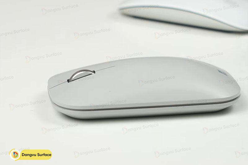 Thiết kế Surface Mobile Mouse được đồng bộ hoàn toàn với máy tính Surface