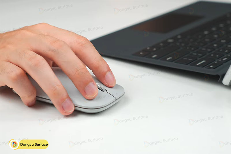 Surface Mobile Mouse có thể di trên nhiều bề mặt