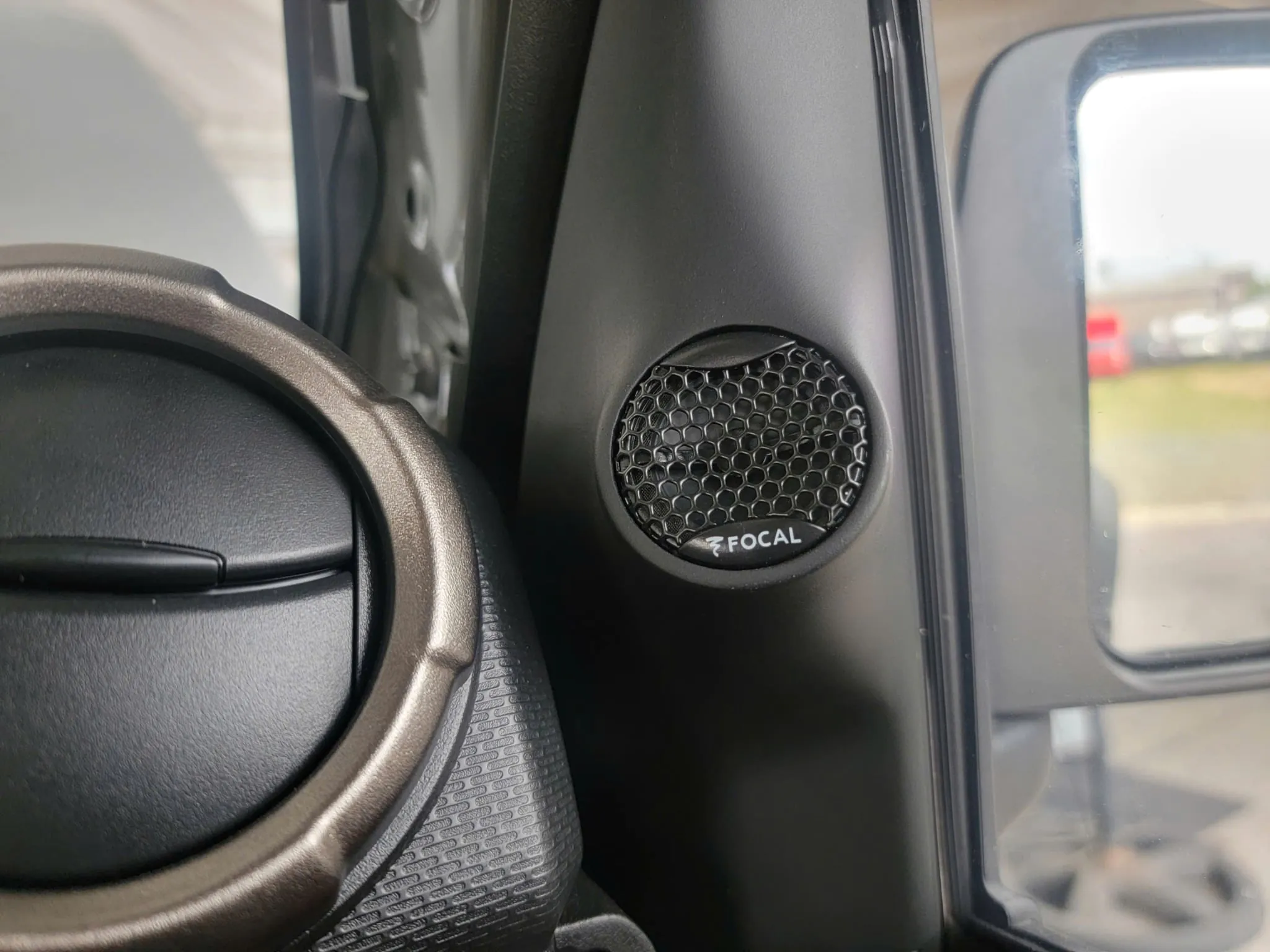 Suzuki Jimny lắp treble Focal 130 AS
