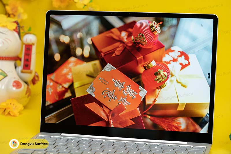 Màn hình 12.4” cùng độ phân giải 1536 x 1024 pixels và tích hợp công nghệ PixelSense