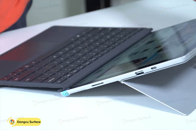 Sự có mặt của cổng Type - C trên Surface Pro 7 là rất hợp lý