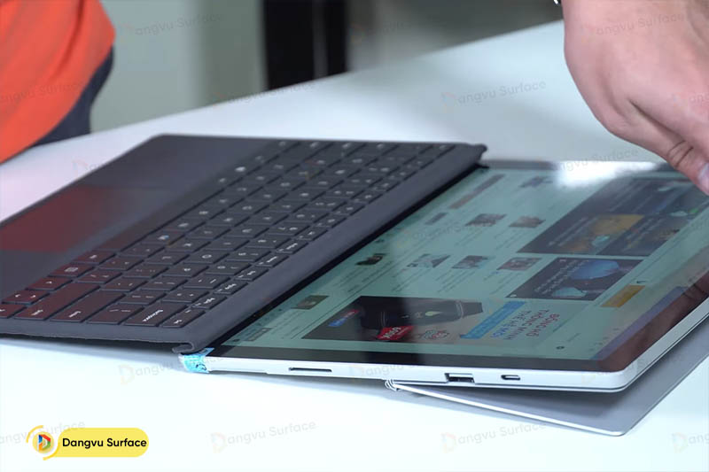 Mọi kết nối trên Surface Pro 7 không có gì là thừa thãi cả
