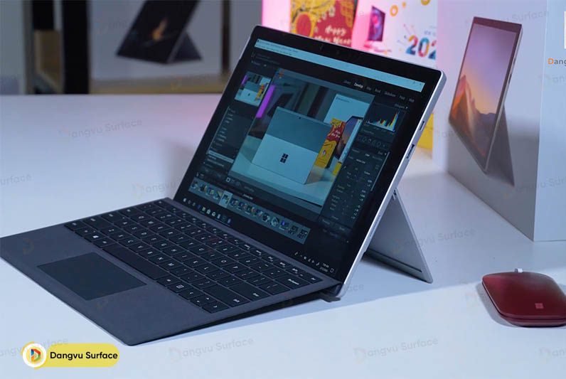 Surface Pro 7 là thiết bị khá nhỏ gọn nhưng hiệu năng lại rất tốt