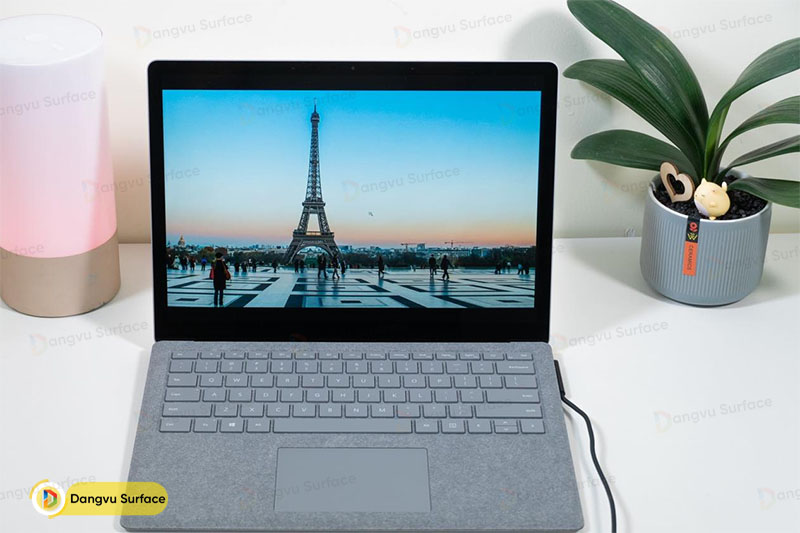 Surface laptop được đánh giá là dòng Laptop đẹp nhất thế giới