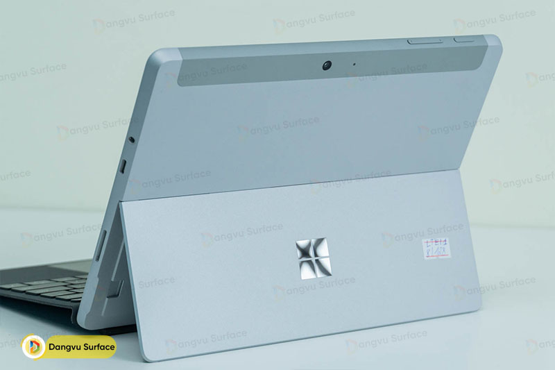Nếu thích máy siêu nhỏ gọn thì Surface Go là lựa chọn số 1
