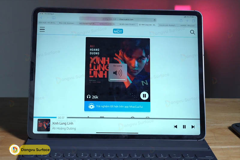 Nghe nhạc trên iPad Pro