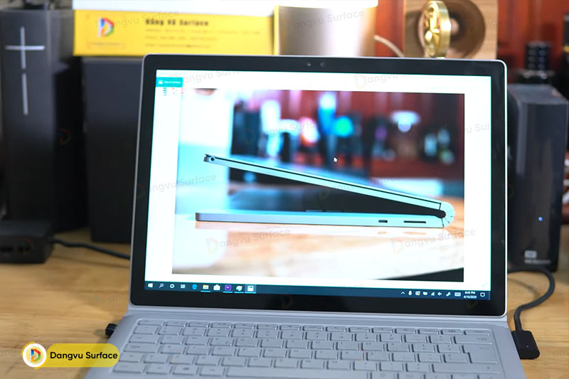 Chính vì có cấu hình khủng nên chi phí cho Surface Book 2 không hề rẻ chút nào