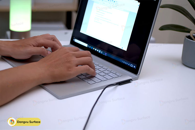 Surface Book 2 chính là một dòng máy cấu hình cao, phục vụ tốt cho mọi công việc, học tập và giải trí