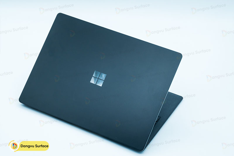 Surface Laptop 2 được công nhận là dòng Laptop đẹp nhất