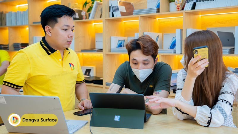 Nếu may mắn thì người dùng có thể kiếm được một chiếc Surface Cũ kèm bảo hành Hãng