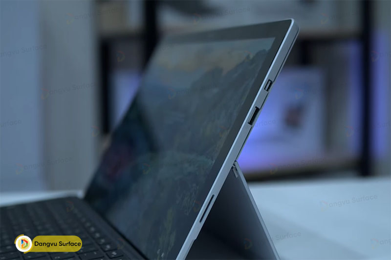 Nhà sản xuất Surface Pro là Microsoft cho nên dòng máy này mặc định chạy Windows 10 Bản Quyền