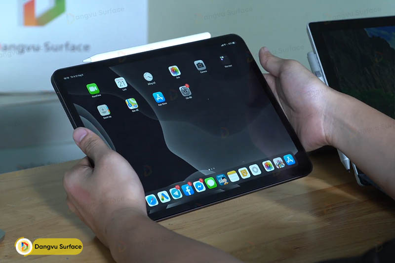 iPad Pro kiêm luôn “đế sạc không dây” cho Apple Pencil 2